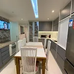 Casa Recem Reformada Com Piscina E Espaco Gourmet