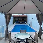 Casa Recem Reformada Com Piscina E Espaco Gourmet