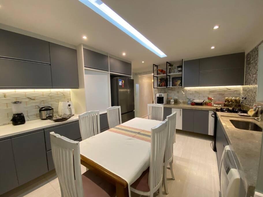 Casa Recem Reformada Com Piscina E Espaco Gourmet *